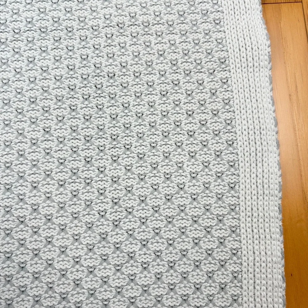 Pottery Barn Kids Knit Honeycomb Baby Blanket Gray‎ White Cotton Blend Nursery